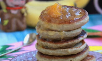 Bananpannekaker er klare! Før servering, tørk med tørkepapir og spis. God appetitt!