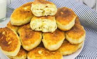 Poi, quando gli sformati di patate si saranno un po' raffreddati, potrete servirli. Buon appetito!