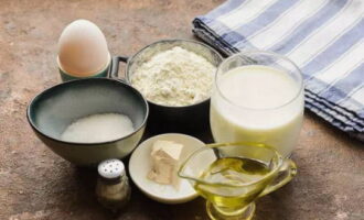 ¿Cómo cocinar tortitas esponjosas con leche? Antes de iniciar el proceso, mida la cantidad requerida de ingredientes secos y líquidos.