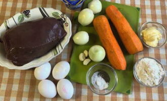 Com fer un pastís de fetge de vedella clàssic? Per comoditat, prepararem els productes necessaris i mesurarem les seves quantitats.