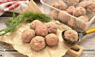 Minced meatballs for soup are ready. Use as intended!