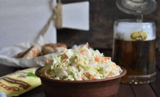 Nu kender du den klassiske opskrift på Coleslaw salat. Tage til efterretning!