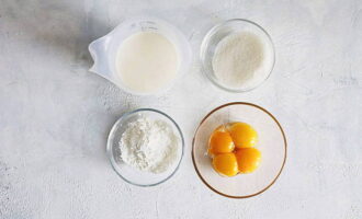 Come preparare la classica crema per torta al miele a casa? Preparare gli ingredienti.