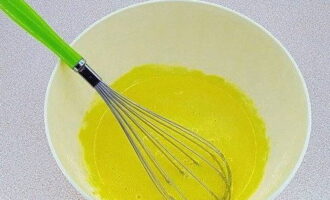 Place the yolks in a convenient container and add sugar. Mix with a whisk until combined.