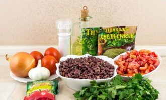 ¿Cómo cocinar lobio clásico al estilo georgiano con frijoles rojos? Obtenemos los productos necesarios según la lista de ingredientes anterior.