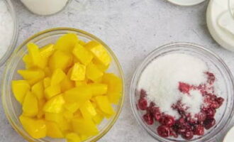 Chop canned peaches. Defrost the cherries, drain the liquid. Place the berries in a saucepan and cover with granulated sugar. Mix. Place on the stove and boil for 3-4 minutes.Then turn off the stove and cool.