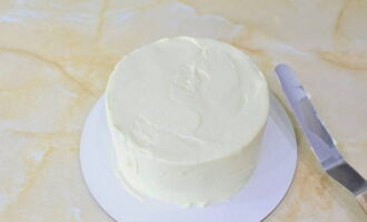 The finished cream can be cooled or used immediately, leveling with pastry tools.