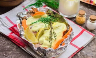 We also complement the treat with a sprig of dill and thyme. Place in an oven preheated to 180°. It is enough to bake for 20 minutes. 