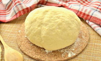 Chouxbakelse för manti i kokande vatten med ägg och vegetabilisk olja är klar!