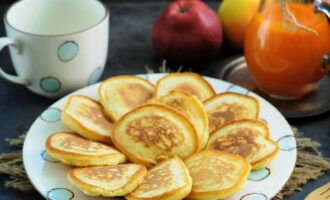 Pancake yang subur dibuat dengan susu tanpa yis sudah sedia! Selamat menjamu selera!